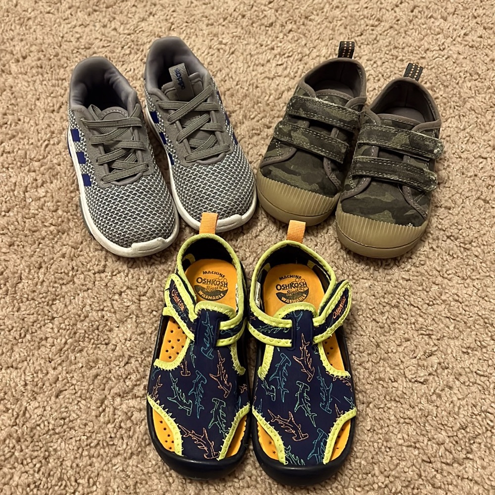 Lot of toddler shoes